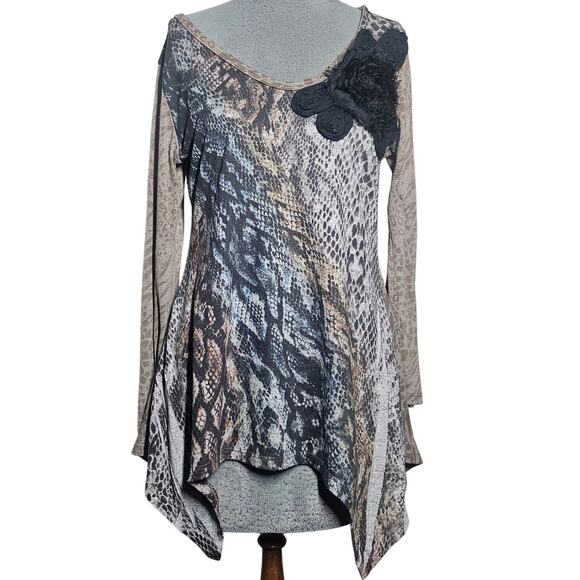Animal Print Embellished Top Size Medium Made in the USA - Picture 1 of 4
